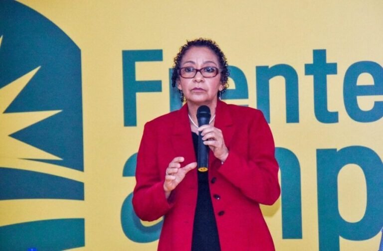 e4675641-38f3-4e81-8d84-2eb7245e1bbd y el de